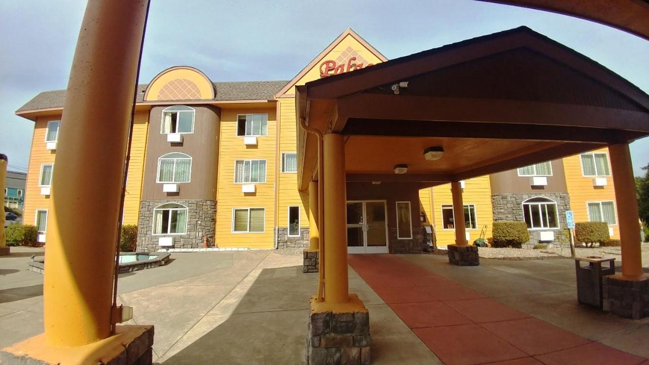 Palace Inn & Suites Lincoln City Exterior foto