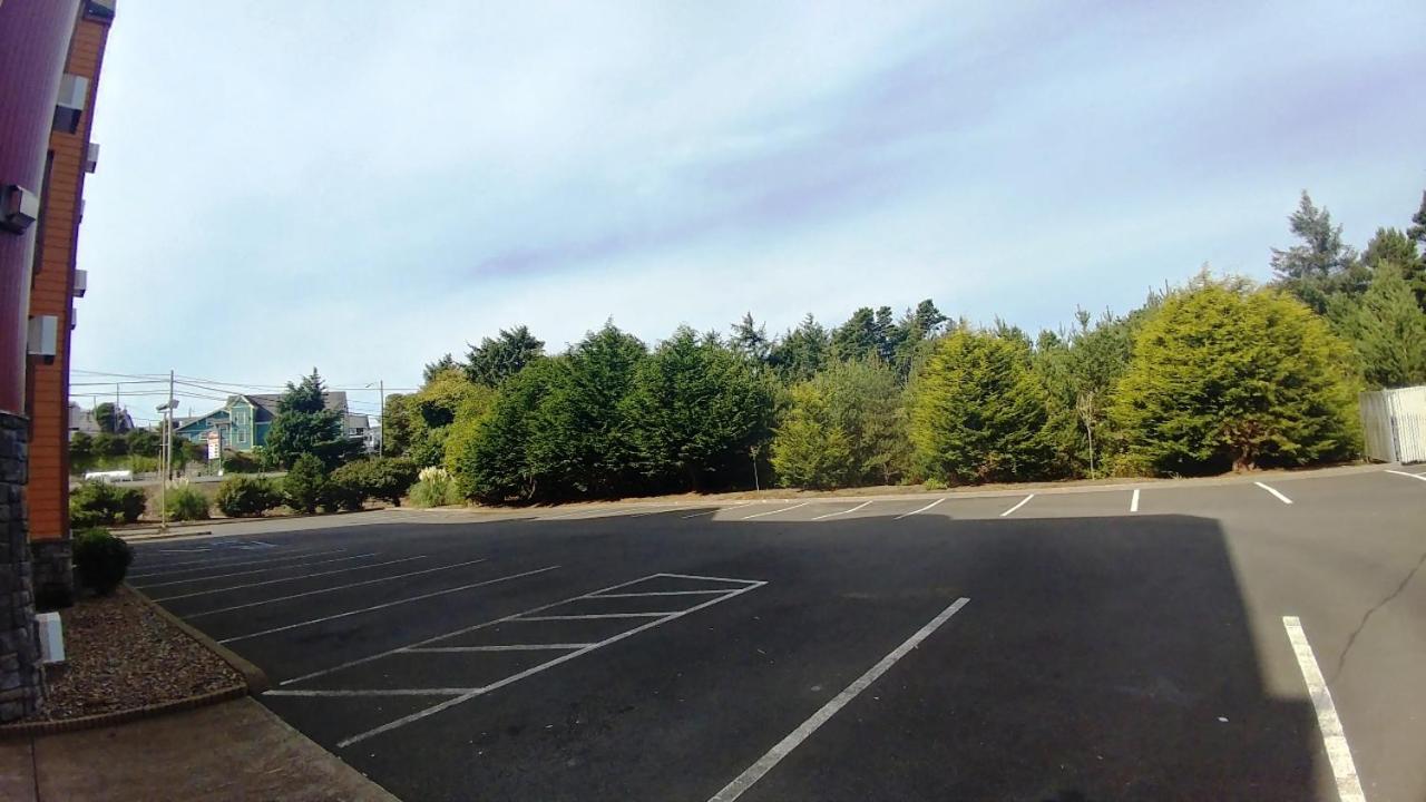 Palace Inn & Suites Lincoln City Exterior foto