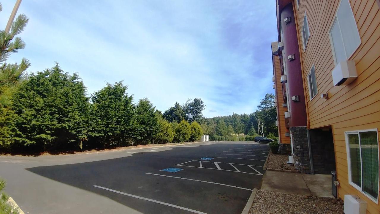 Palace Inn & Suites Lincoln City Exterior foto